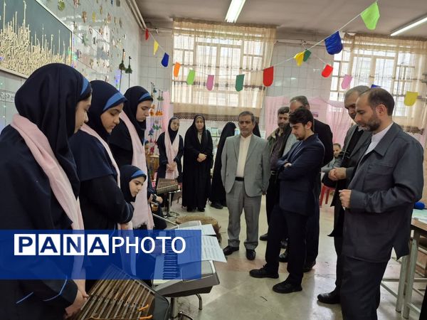 هفته ماها، فرصتی برای درخشش استعدادهای هنری دانش‌آموزان دبیرستان شهید همت