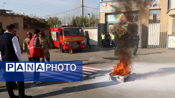 برگزاری مانور متمرکز استانی زلزله و ایمنی همزمان با سراسر کشور در مدرسه نیکان ناحیه 2 کرج 