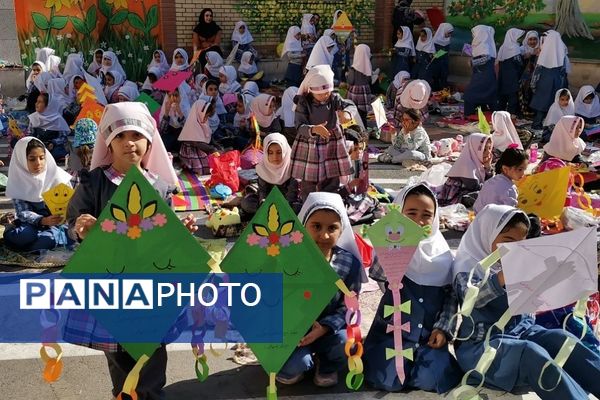 جشن روز دختر و روز جهانی کودک در دبستان زنده یاد قمصری