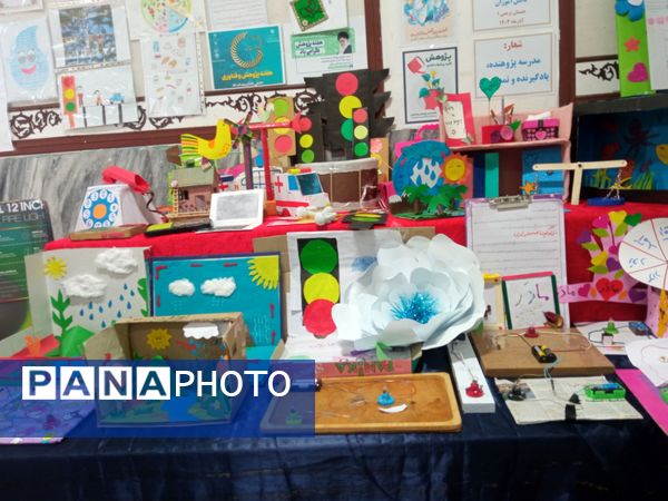 نمایشگاه دستاوردهای علمی و پژوهشی دبستان نرجس یک و دو 