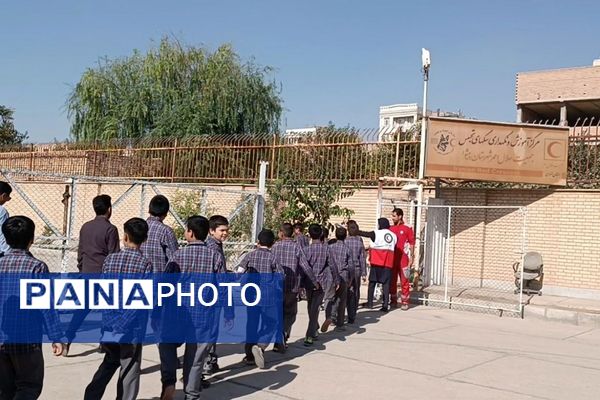 بازدید دانش‌آموزان دبستان علامه طباطبایی از جمعیت هلال‌احمر پیشوا