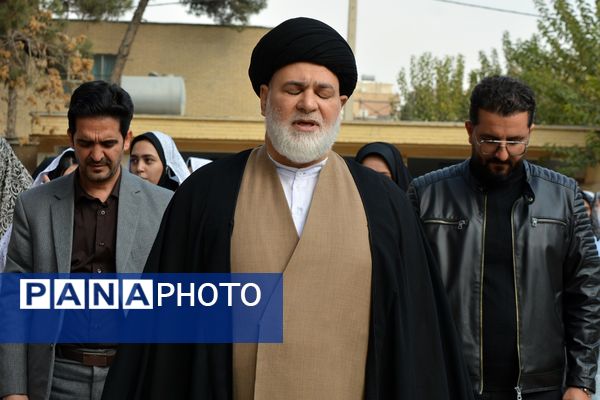 نماز باران، همخوانی زمین و آسمان در دبیرستان ولایت بهارستان‌دو