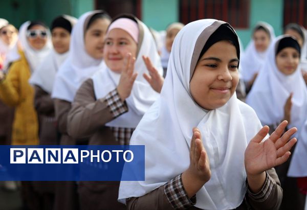 صبحگاهی غرق در علم و شادمانی در آموزشگاه جمهوری اسلامی ناحیه یک شهرستان بهارستان 