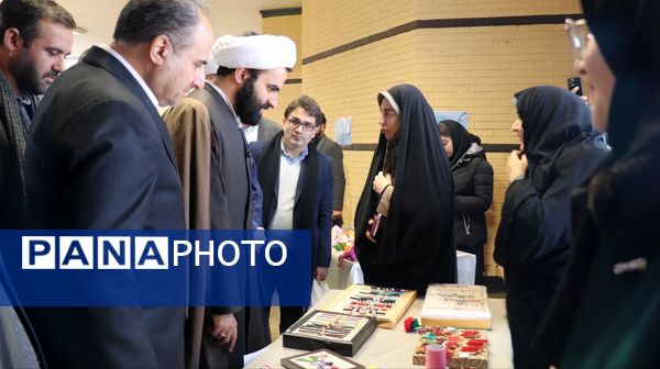بازدید معاون وزیر از نمایشگاه دستاوردهای کانون‌های فرهنگی و تربیتی استان آذربایجان‌شرقی