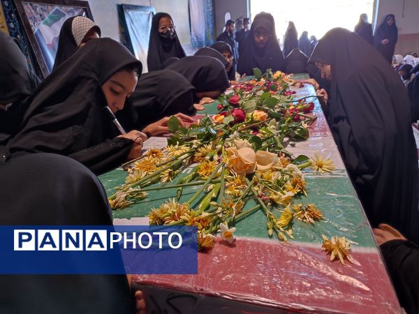 استقبال از شهید‌گمنام در دبیرستان رضوانه شاهبیکی سربیشه 
