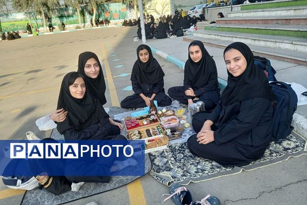 برگزاری مراسم صبحانه سلامت در دبیرستان الغدیر ناحیه یک شهرری