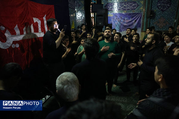 اعتکاف دانش‌آموزی در حسینه ارشاد