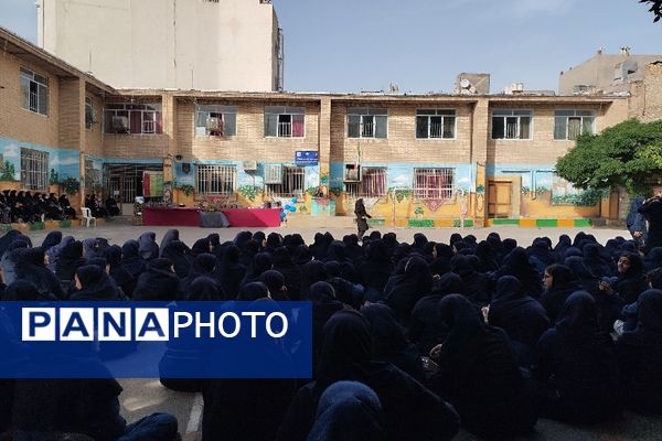 مراسم روز دختر و تقدیر از دانش‌آموزان نمونه و رتبه برتر