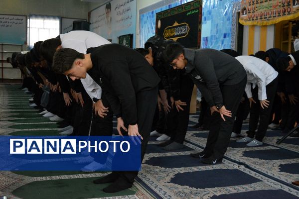 نماز باران در مدرسه شهدای علم و فناوری بهارستان‌دو