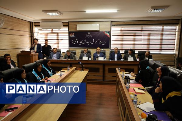 دیدار معاون پرورشی و فرهنگی وزارت آموزش و پرورش با نمایندگان دختر تشکل‌های دانش‌آموزی شیراز