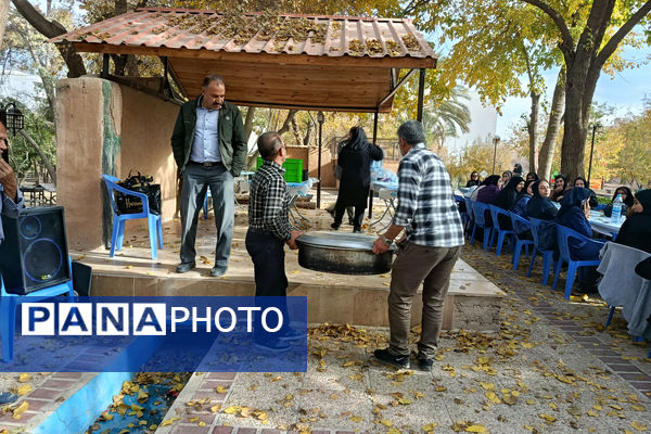 محفل صمیمی کارکنان اداری ناحیه ۴ شیراز به مناسبت روز زن