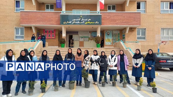 دوستی با طبیعت و شور و حال دانش‌آموزان دبیرستان فرزانگان استعداد درخشان ملارد