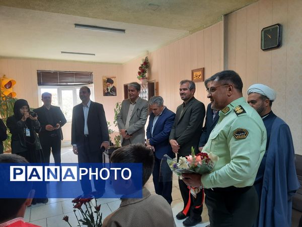 دیدار دانش آموزان پیشتاز با پرسنل نیروی انتظامی نیشابور