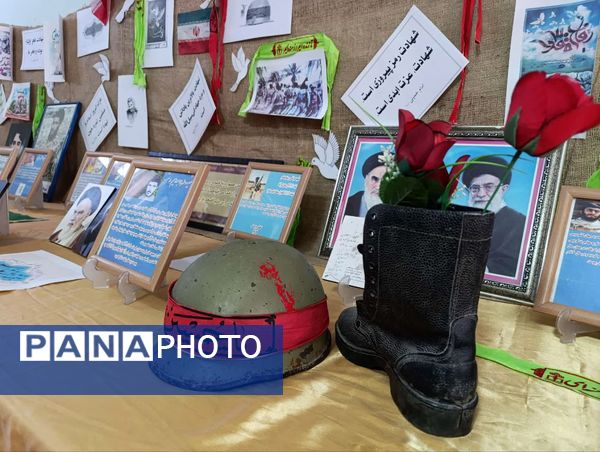 مراسم سالگرد شهادت حضرت فاطمه‌ زهرا (س) در مدرسه پس از اقامه نماز جماعت