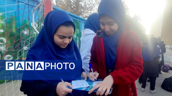 رأی‌گیری انجمن ورزشی در دبیرستان حضرت معصومه(س) ناحیه ۴ کرج 