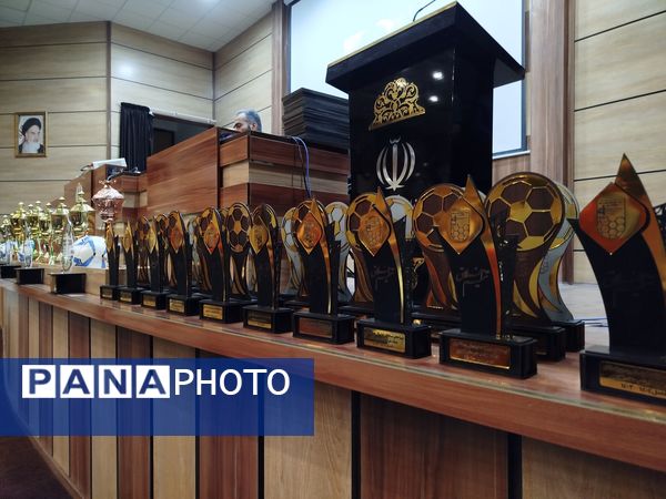 آیین تجلیل از برترین‌های فوتبال و فوتسال شهرستان کاشمر 