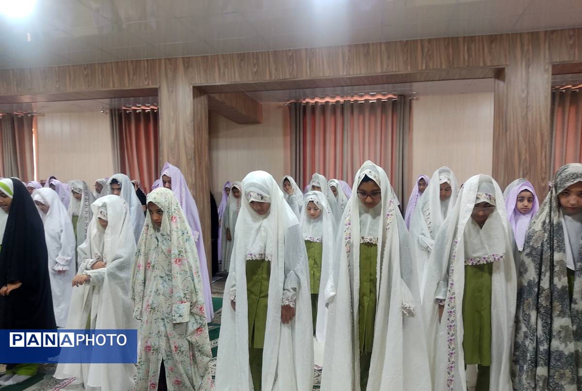 نماز جماعت ظهر و عصر به امامت امام جمعه حاجی‌‌آباد