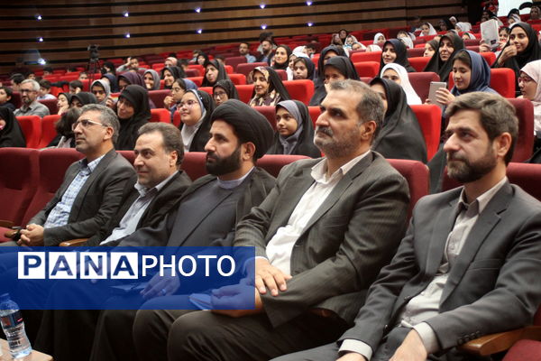  آیین تجلیل از برگزیدگان چهل و دومین دوره مسابقات فرهنگی و هنری دانش‌آموزان شهر تهران