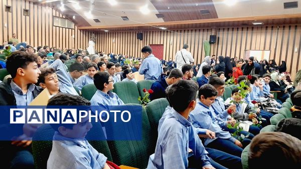 مراسم تجلیل از دانش‌آموزان ممتاز مدارس شاهد استان البرز