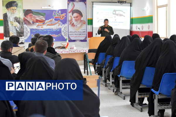 نشست بصیرتی فرهنگیان منطقه نوخندان با سخنرانی فرمانده سپاه درگز 