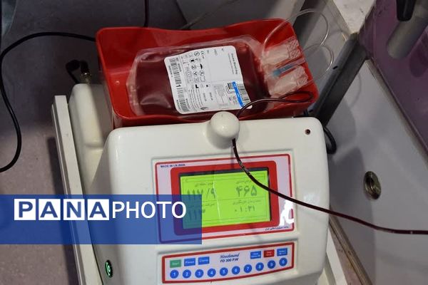 بازدید مدیر آموزش و پرورش بهاباد از پایگاه انتقال خون در بیمارستان حکیم بهابادی