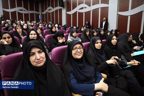مراسم گرامیداشت روز معلم و تجلیل از اساتید نمونه دانشگاه فرهنگیان