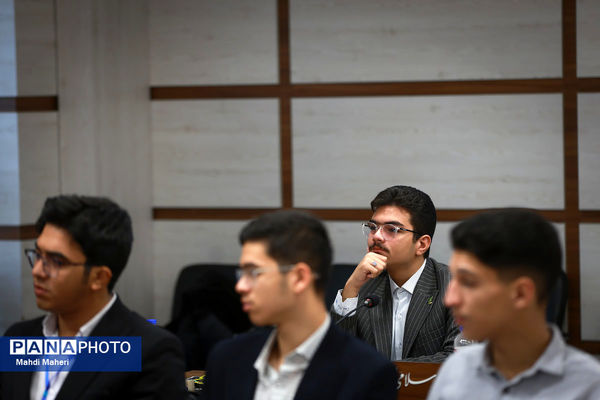 دومین روز نشست کارگروه تدوین سند دوازدهمین دوره مجلس دانش‌آموزی