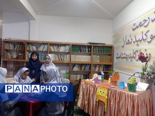 گرامیداشت هفته کتاب و کتابخوانی در مدرسه مهندس رحمانی فرد ناحیه یک مشهد 