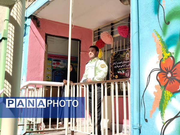 از دفتر مشق تا دفتر امنیت درسِ زندگی از زبان ناجا در دبستان سارا