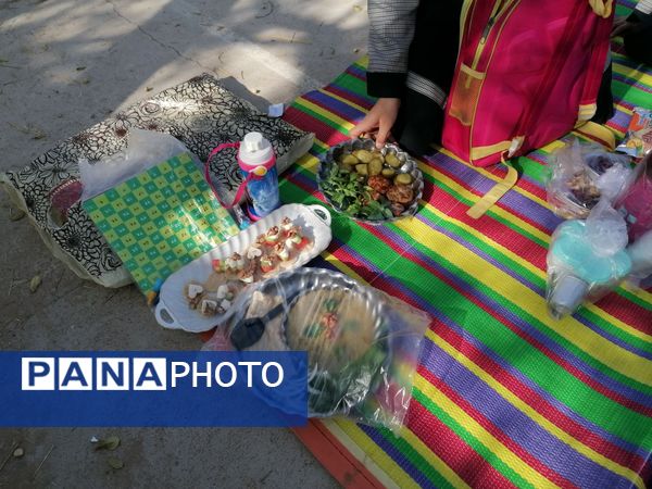 روز پر نشاط همزمان با هفته بهداشت روان در مدرسه تکتم خلیل آباد 
