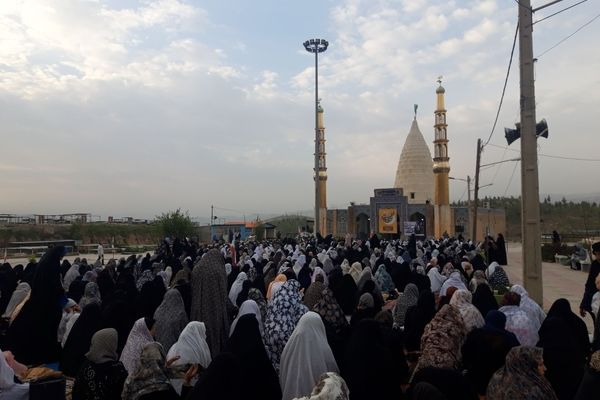 نماز عید بندگی، در جوار امامزاده سید صلاح الدین محمد اقامه شد