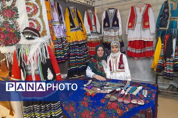 جشن توانمندی زنان  در نمایشگاه بانوان دانشگاه آزاد ملارد
