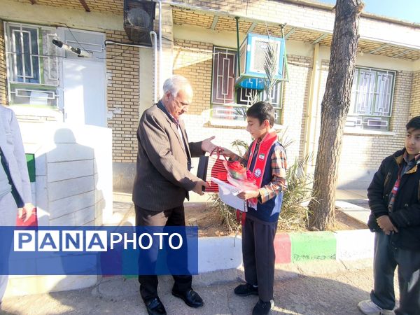 تجلیل از خبرنگار ارشد دبستان شهید پسندیده فدافن