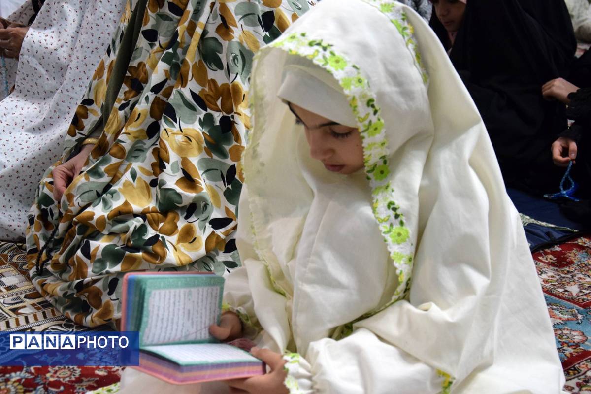 اعتکاف دانش‌آموزی در مسجد جامع امام حسین(ع) ناحیه یک کرج 