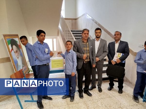 انتخابات شورای دانش‌آموزی در آموزشگاه نمونه شهرستان خلیل آباد