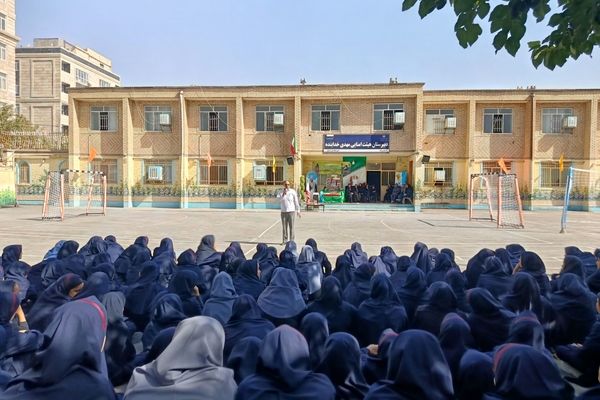 دانش‌آموزان مدرسه مهدی خدابنده با شهدا تجدید پیمان کردند
