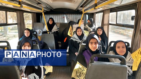 دانش‌آموزان پرچمداران استکبارستیزی در ۱۳ آبان