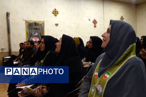 برگزاری کارگاه آموزشی مربیان پیشتاز در محل کانون فضیلت شهرستان نجف آباد 