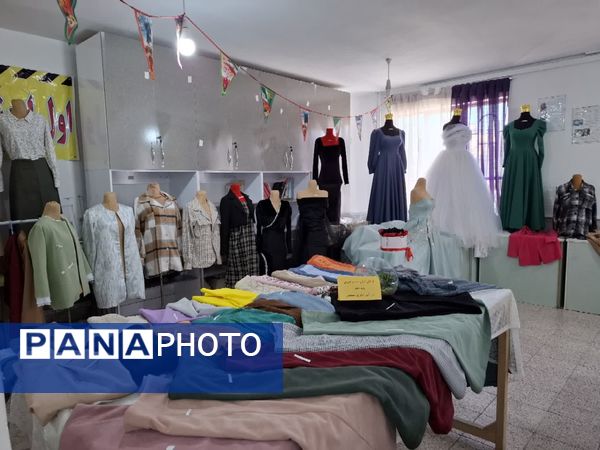 نمایشگاه دستاوردهای خلاقانه در هنرستان دخترانه دکتر مولوی