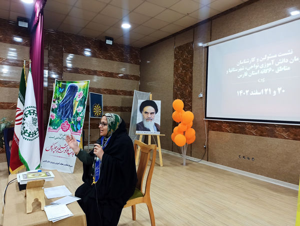 نشست هم‌اندیشی مسئولان سازمان دانش‌آموزی نواحی و مناطق استان فارس