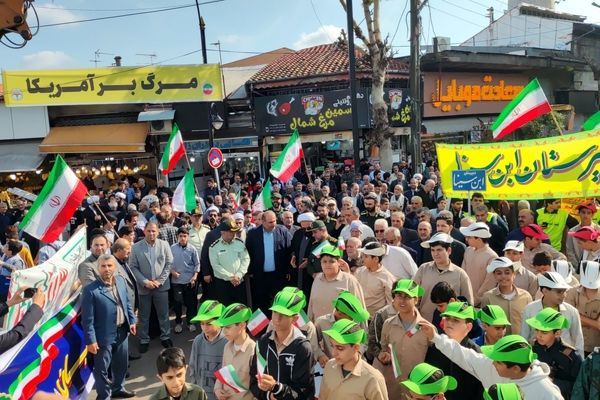 حضور پرشور آینده‌سازان انقلاب در راهپیمایی استکبار ستیزانه ۱۳ آبان