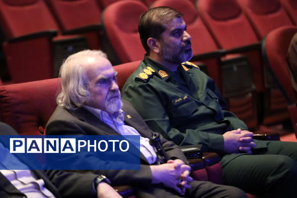 آیین تقدیر از برگزیدگان بیست و ششمین جشنواره تئاتر استان قم