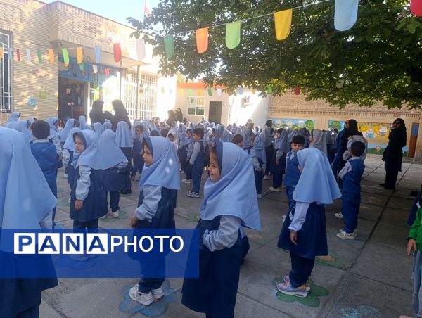 زنگ آغاز مهر در دبستان دخترانه مهر و ماه آشخانه 