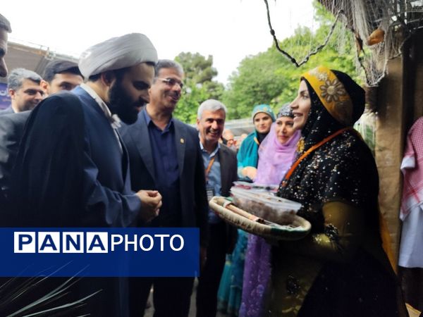 بازدید معاون پرورشی و فرهنگی وزارت آموزش و پرورش از نمایشگاه دستاوردهای کانون‌های فرهنگی تربیتی استان بوشهر