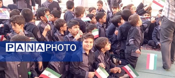 آیین بزرگداشت روز دانش آموز در دبستان سمیه قم