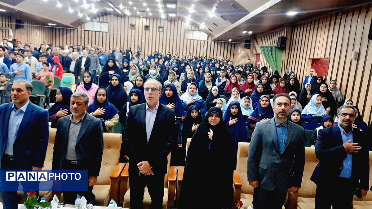 مراسم تجلیل از دانش‌آموزان ممتاز مدارس شاهد استان البرز