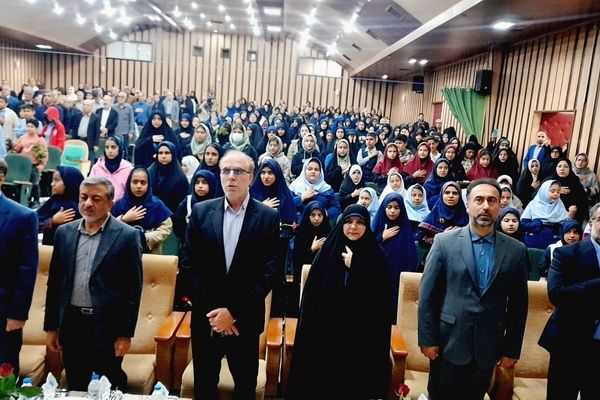 مراسم تجلیل از دانش‌آموزان ممتاز مدارس شاهد استان البرز