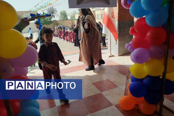برگزاری جشن شکوفه ها در دبستان امام رضا ۱ شهر قیامدشت