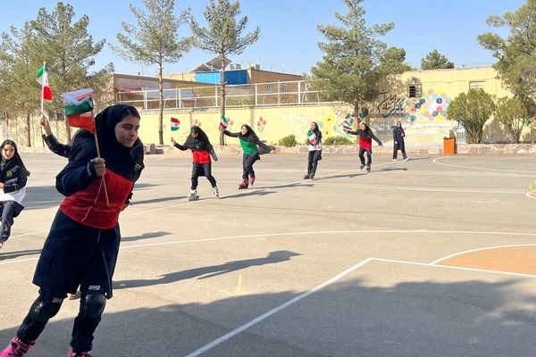 مراسم بزرگداشت هفته تربیت بدنی و ورزش در دبیرستان شاهد هاجر