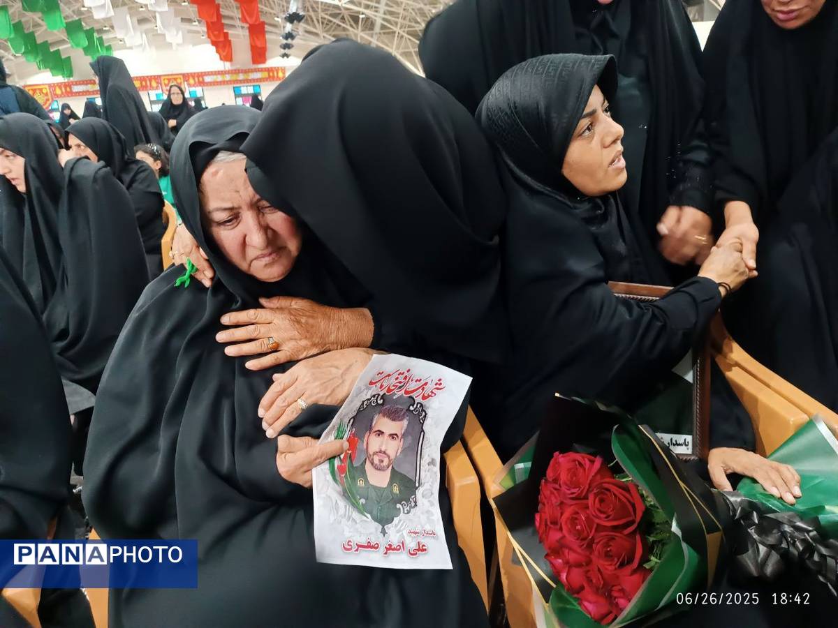 مراسم بزرگداشت شهدای حملات تروریستی رژیم صهیونسیتی در گلستان شهدای اصفهان
